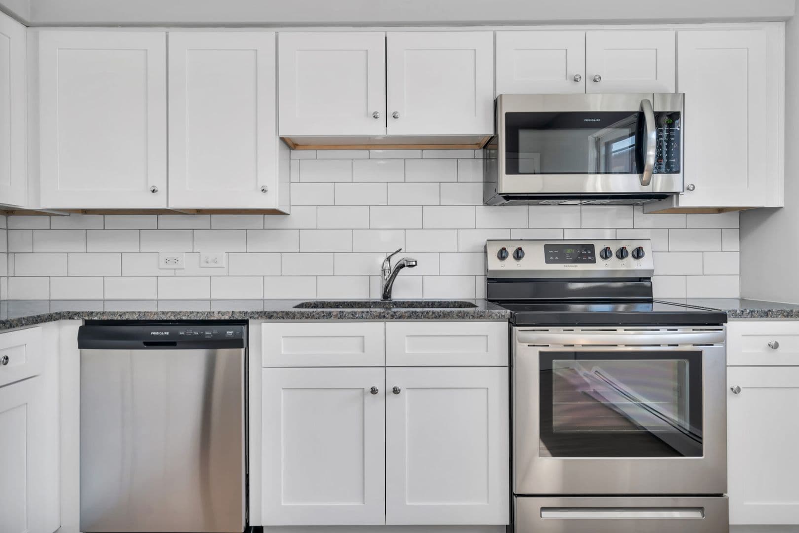 La Grange Apartment: 34-42 S. Waiola Ave.