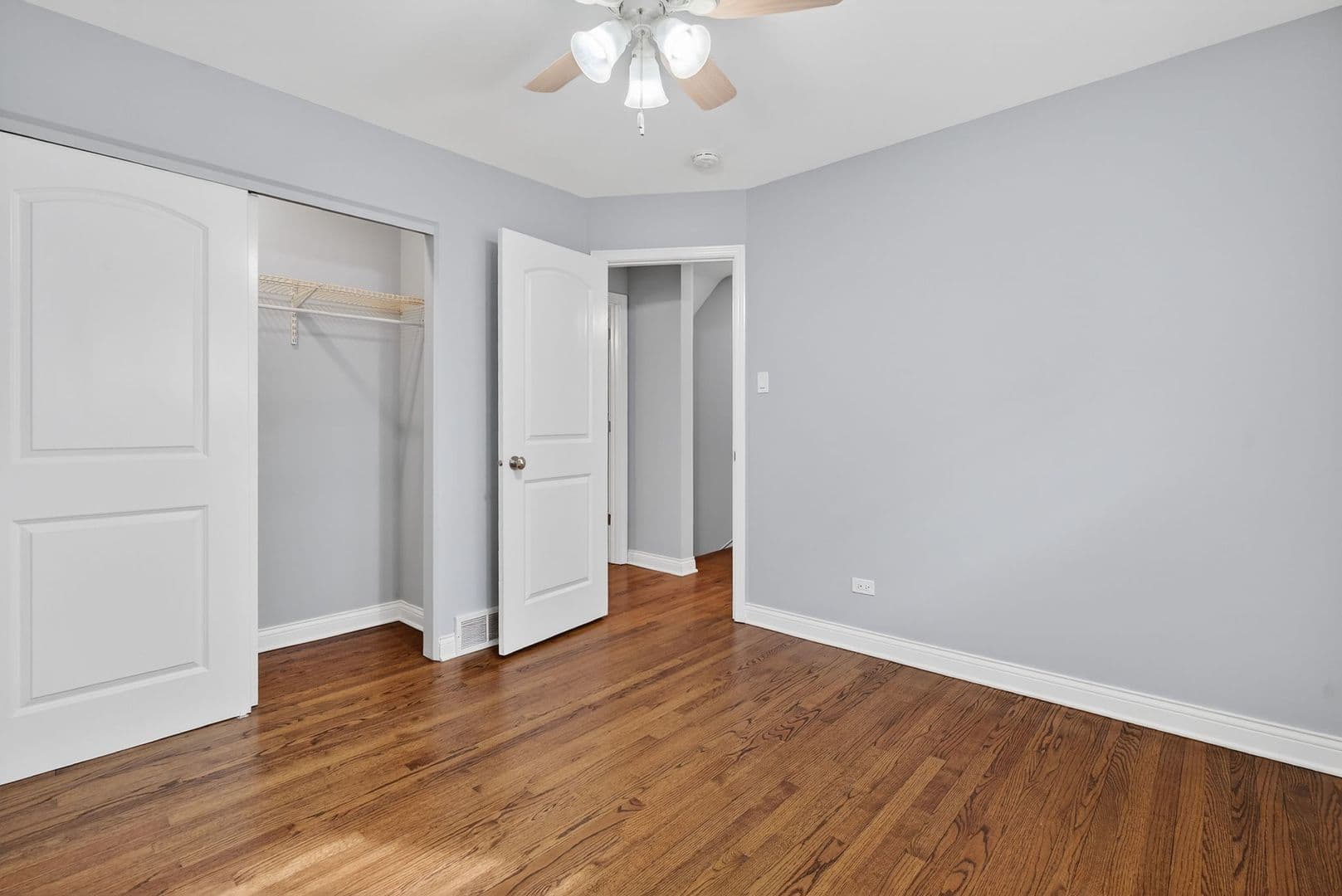 La Grange Apartment: 13-15 S Waiola Ave