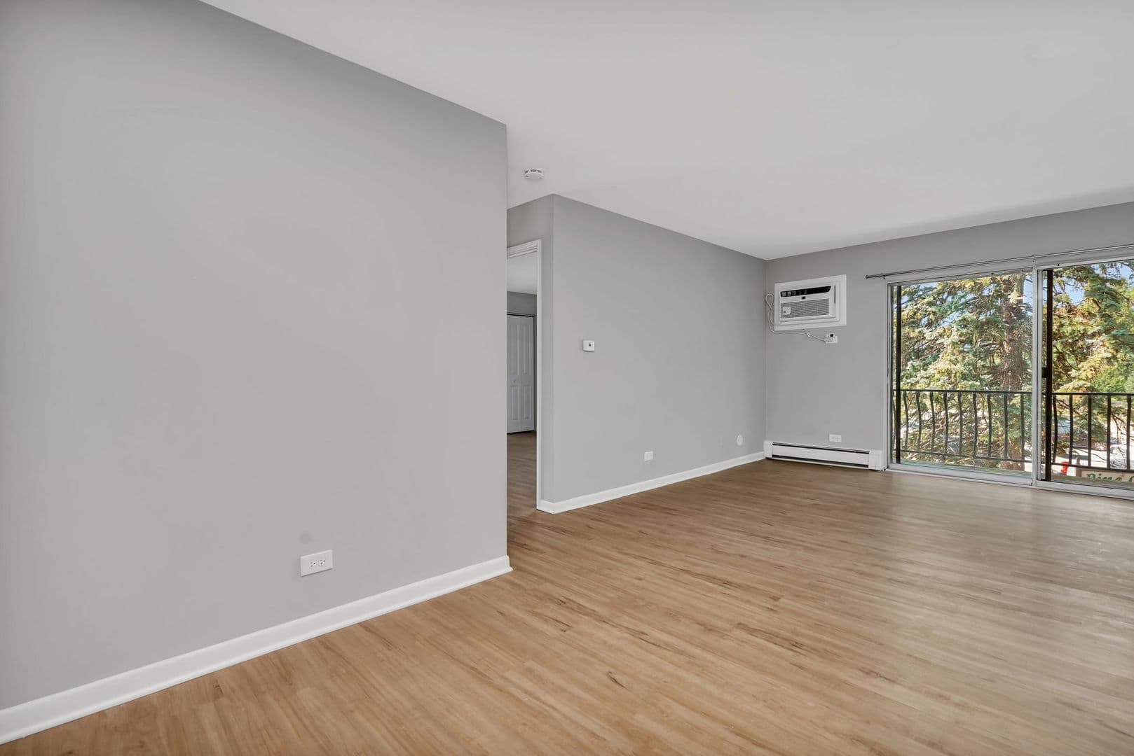 Darien Apartment: 909-913 Plainfield Rd.