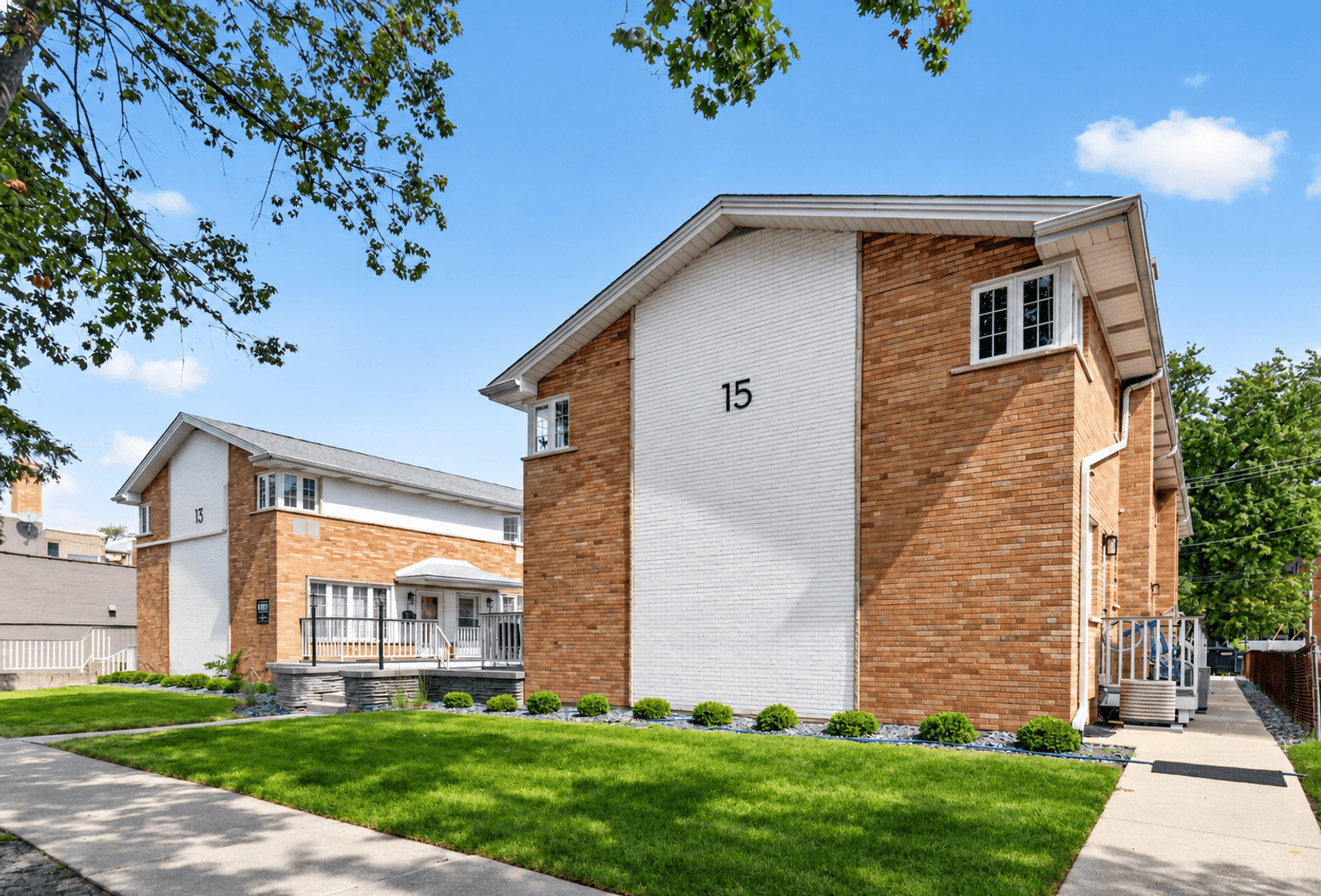 La Grange Apartment: 13-15 S Waiola Ave