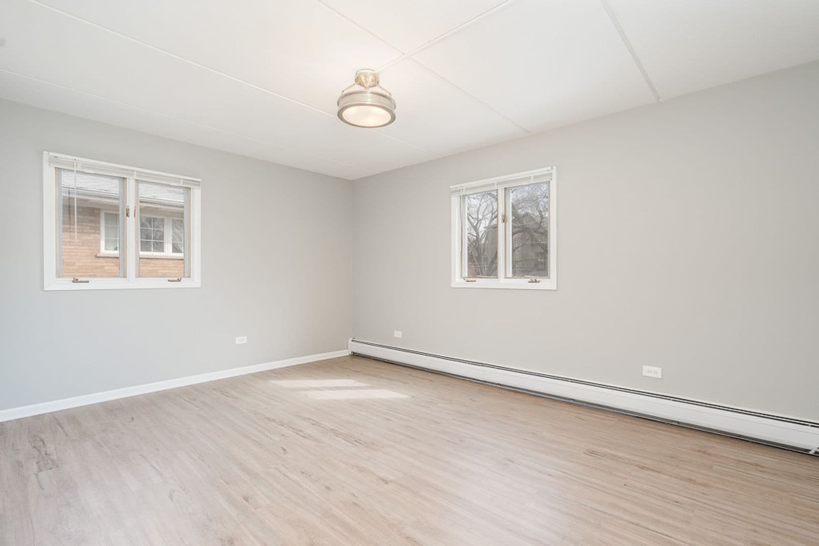 La Grange Apartment: 21 S Waiola Ave.
