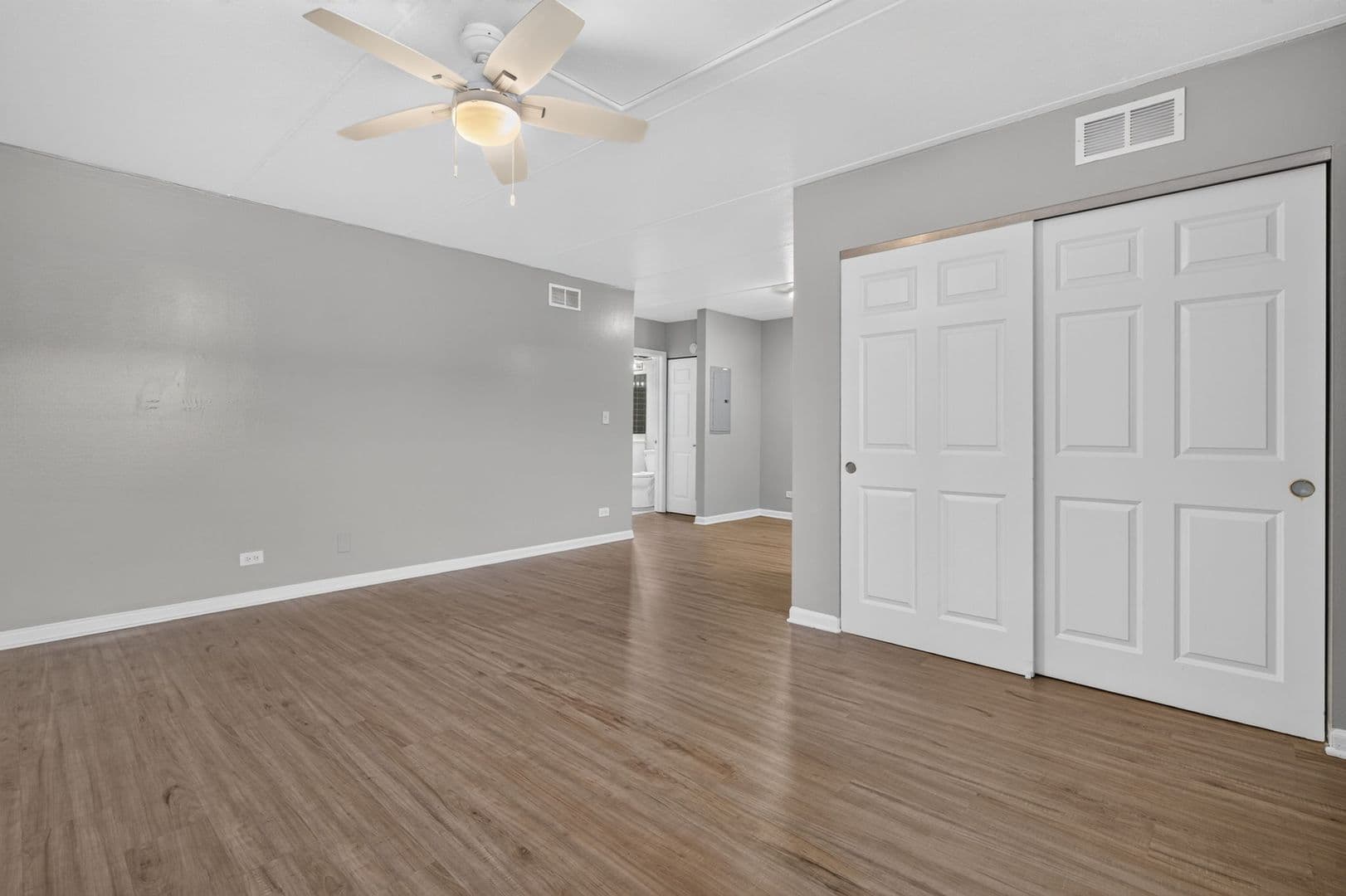 Elmhurst Apartment: 315-329 Kimbell Ave.