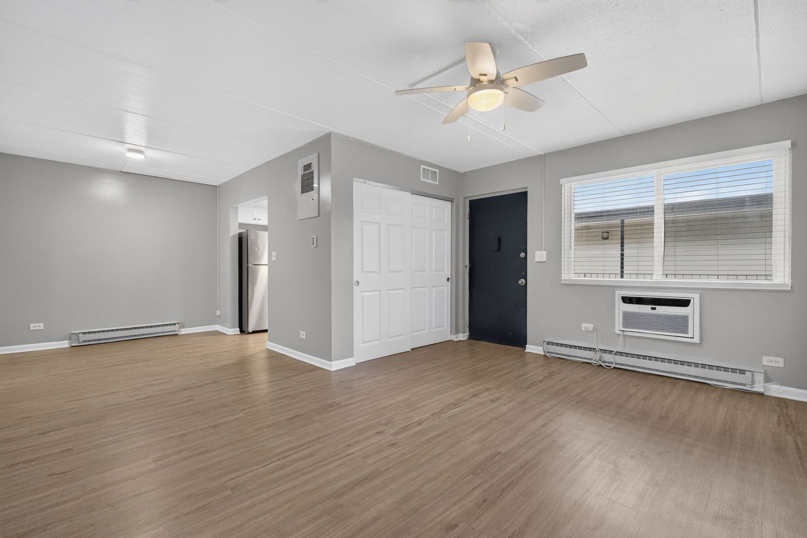 Elmhurst Apartment: 315-329 Kimbell Ave.