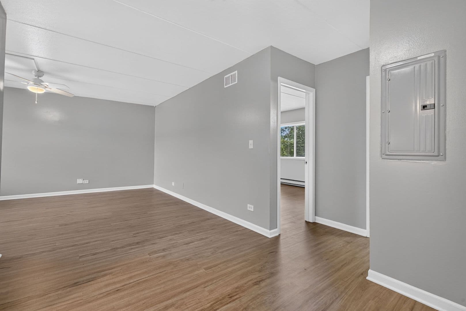 Elmhurst Apartment: 315-329 Kimbell Ave.