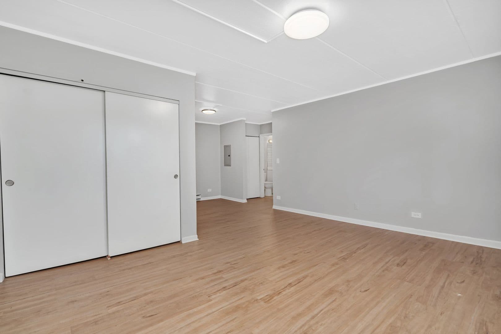 Elmhurst Apartment: 315-329 Kimbell Ave.