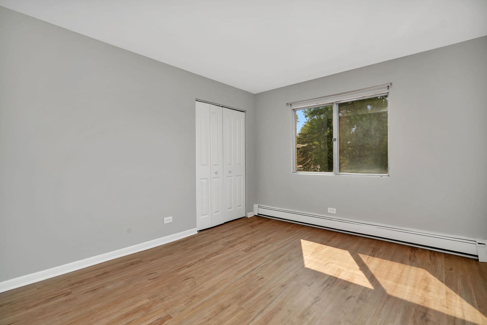 Darien Apartment: 909-913 Plainfield Rd.