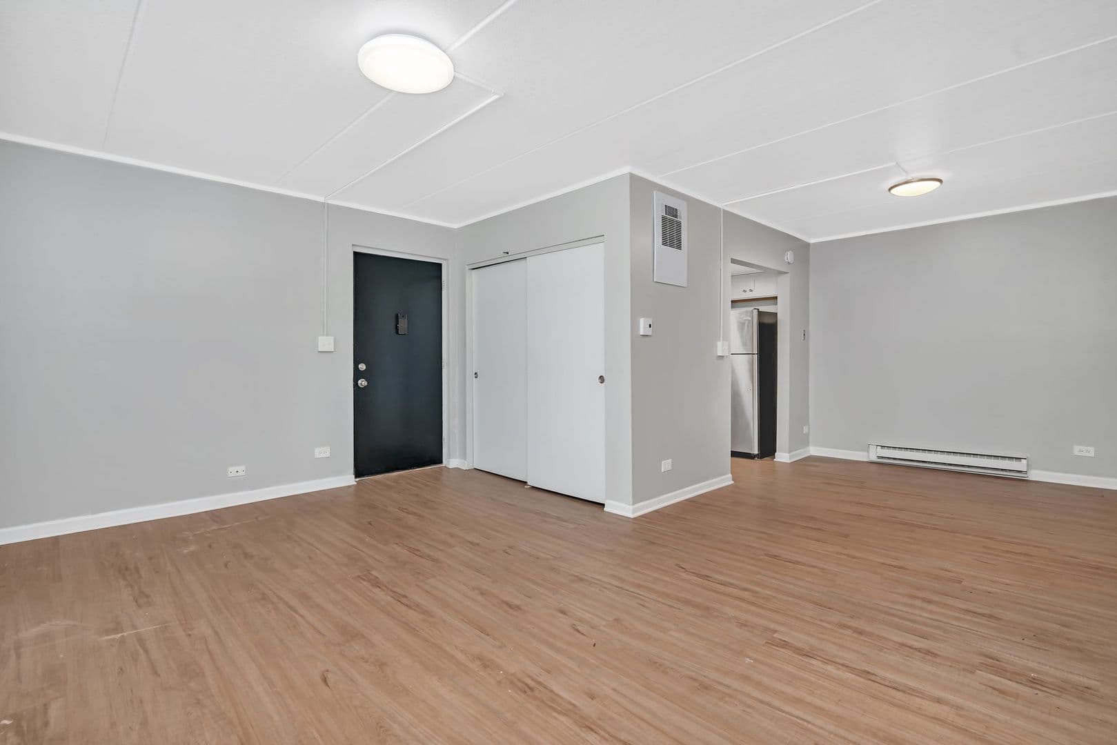 Elmhurst Apartment: 315-329 Kimbell Ave.
