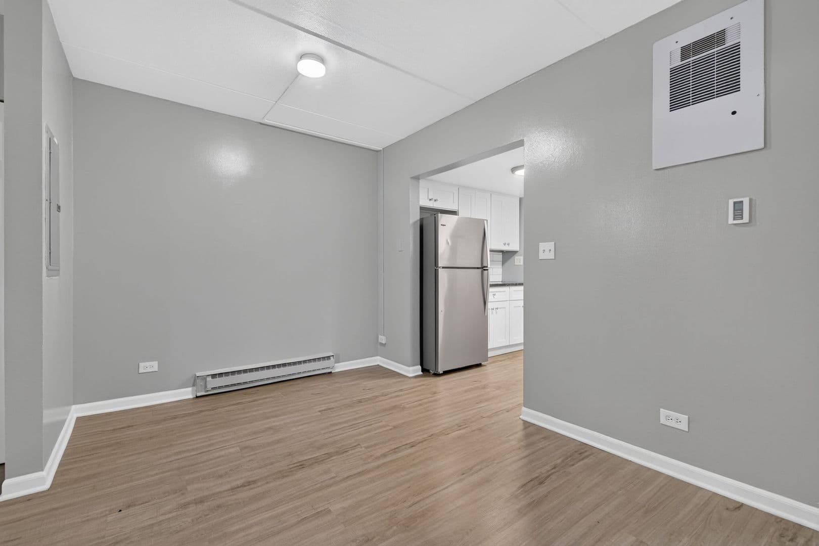 Elmhurst Apartment: 315-329 Kimbell Ave.