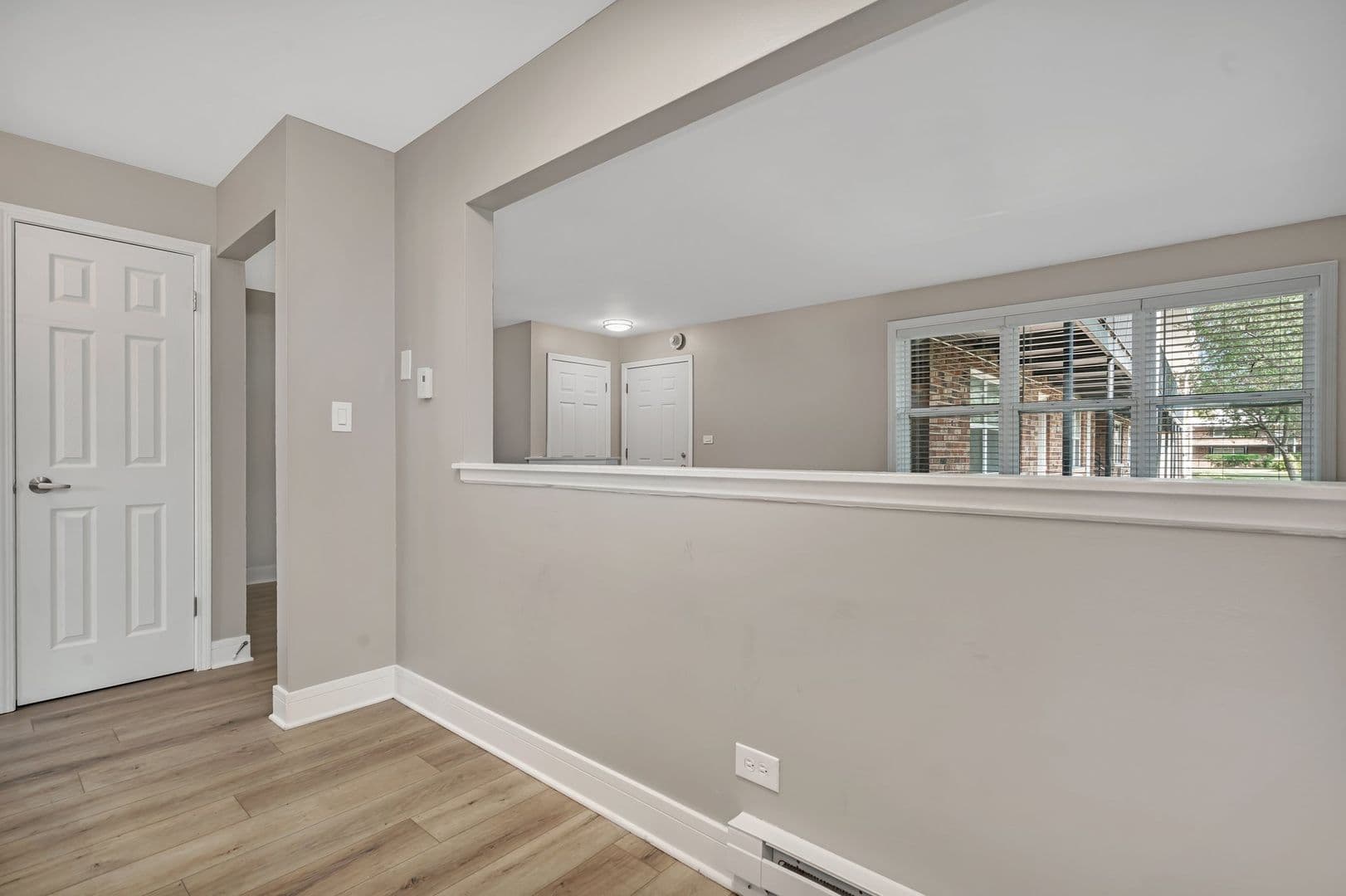 Glen Ellyn Apartment: 25 Briar St