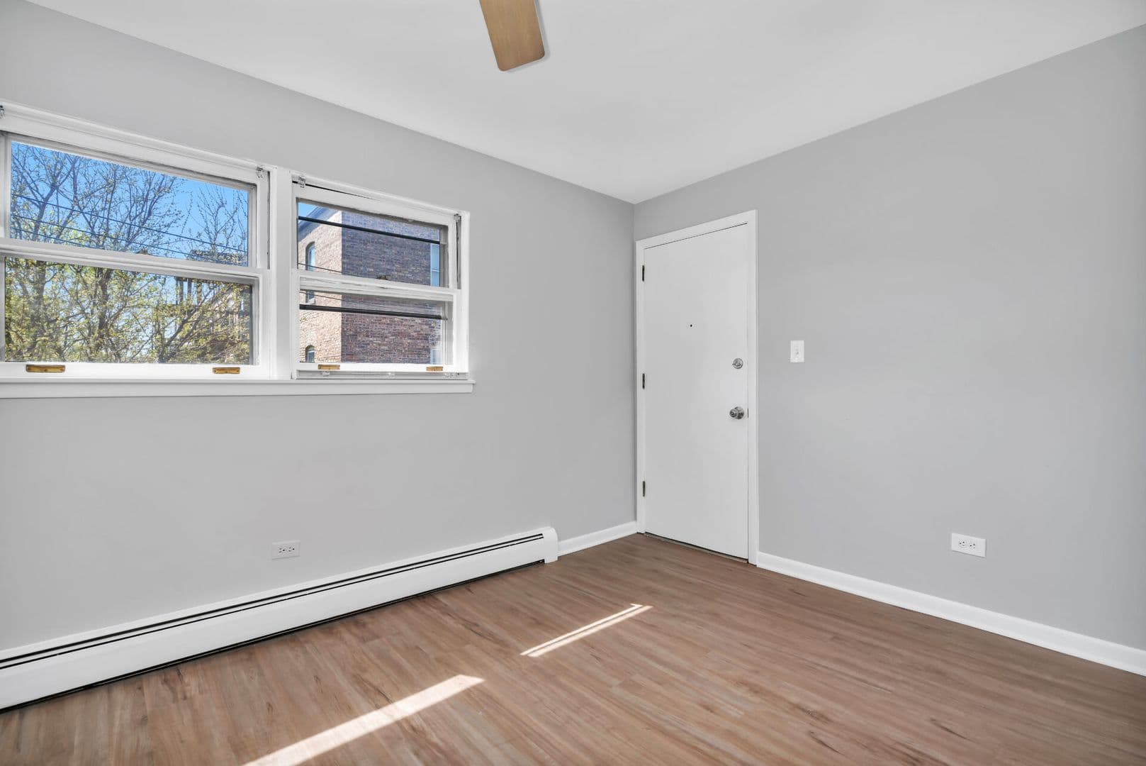 La Grange Apartment: 34-42 S. Waiola Ave.