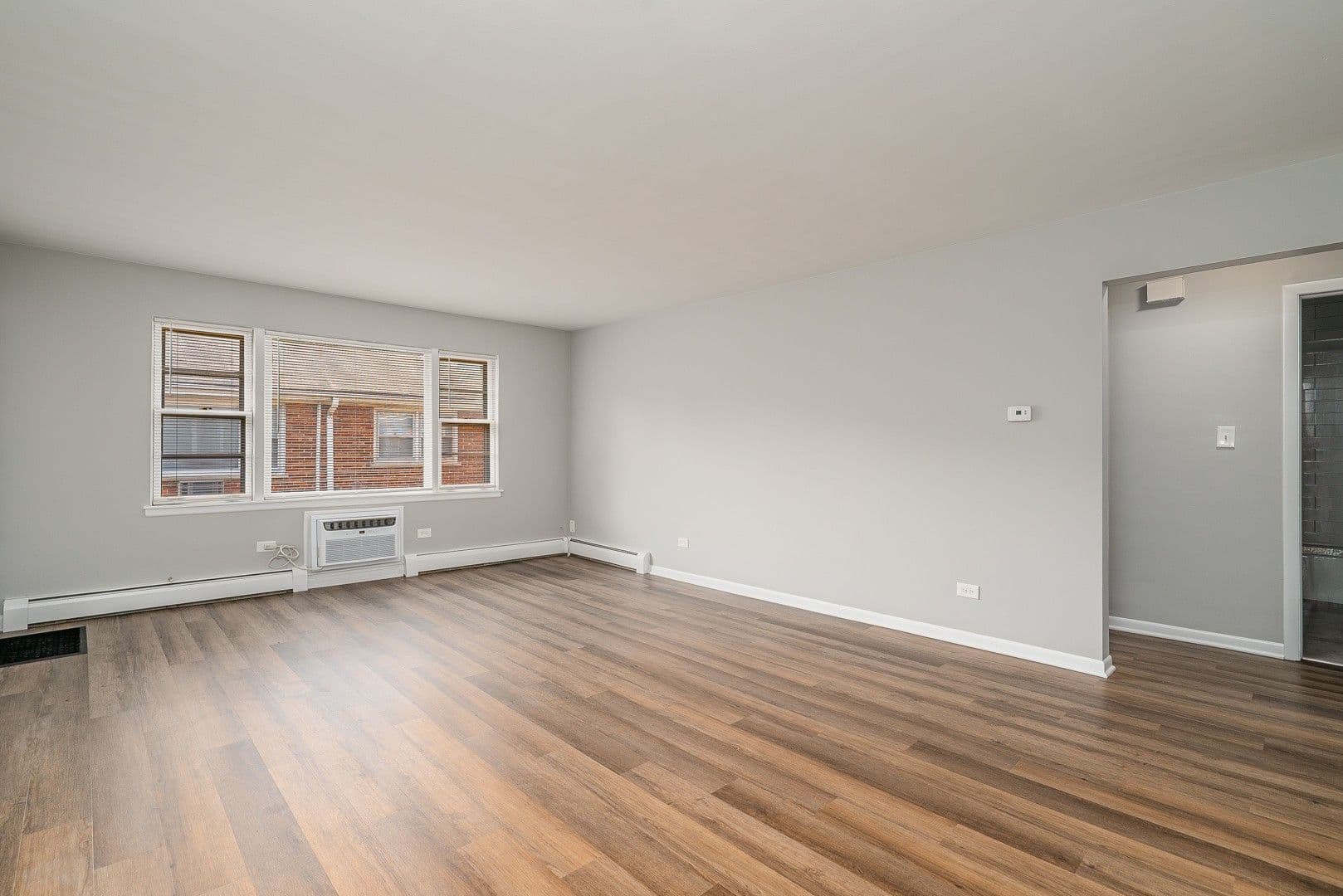 La Grange Apartment: 34-42 S. Waiola Ave.