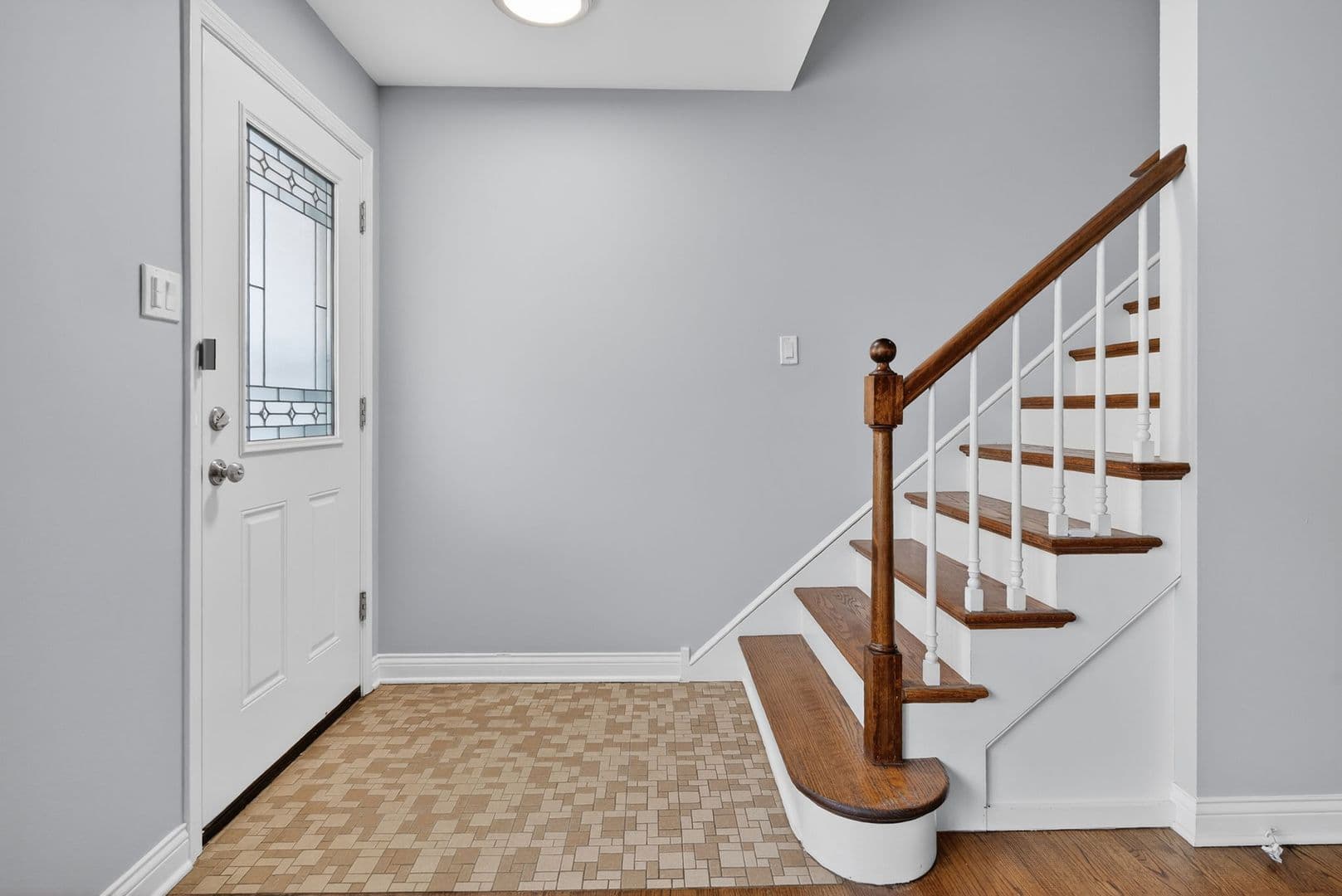 La Grange Apartment: 13-15 S Waiola Ave