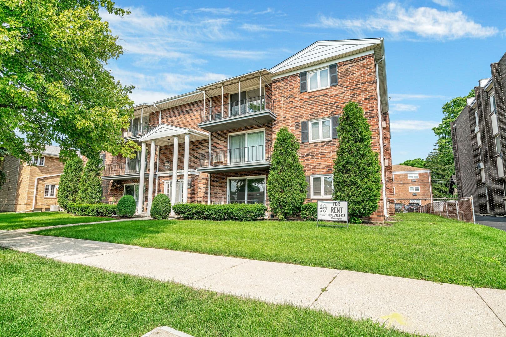La Grange Apartment: 21 S Waiola Ave.