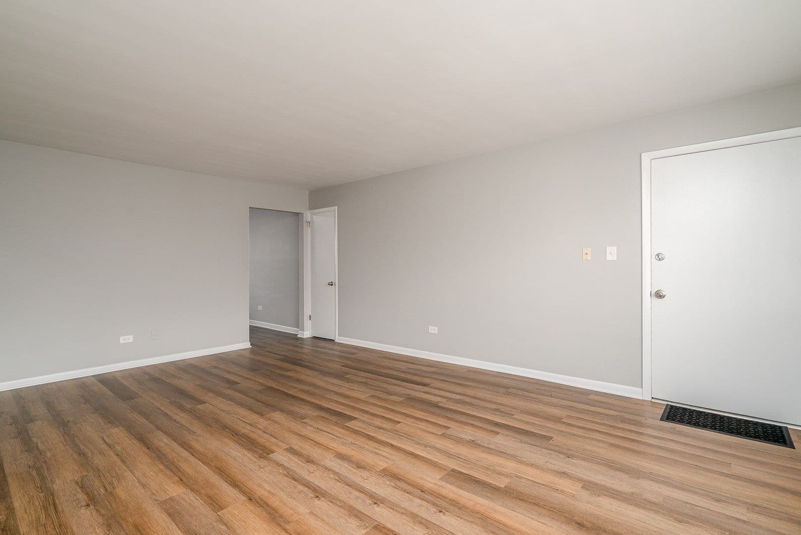La Grange Apartment: 34-42 S. Waiola Ave.