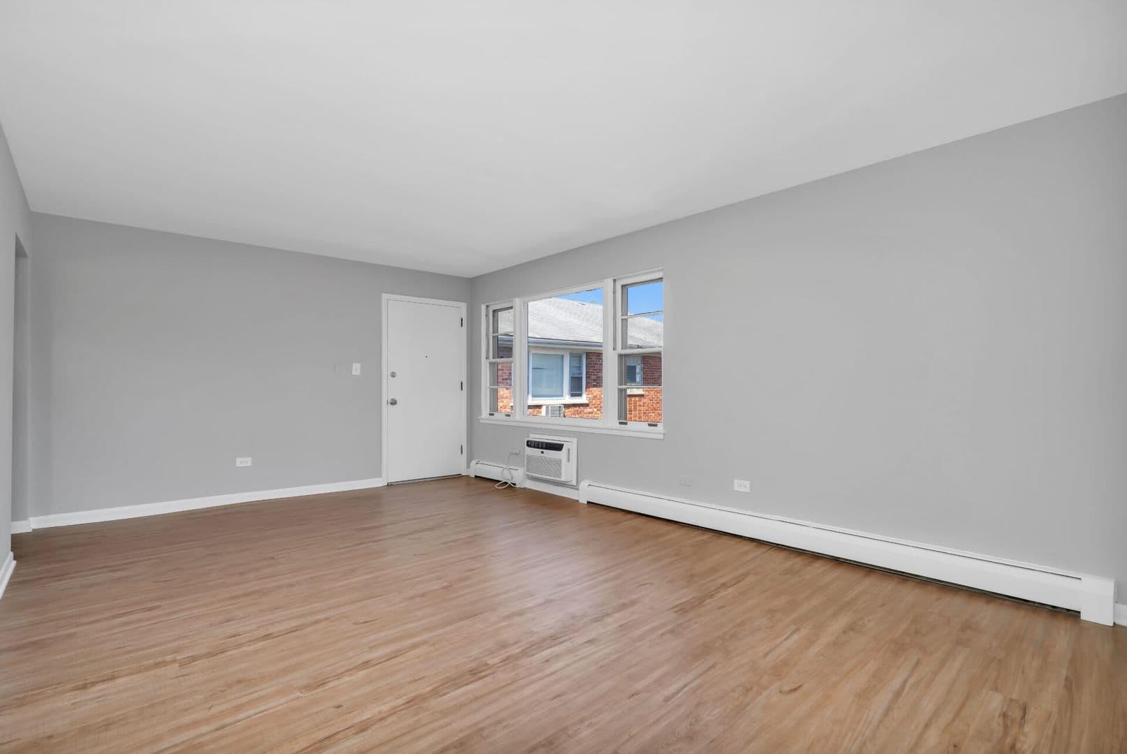 La Grange Apartment: 34-42 S. Waiola Ave.
