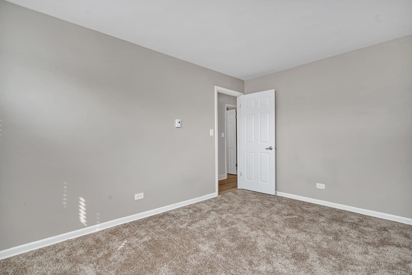 Glen Ellyn Apartment: 25 Briar St