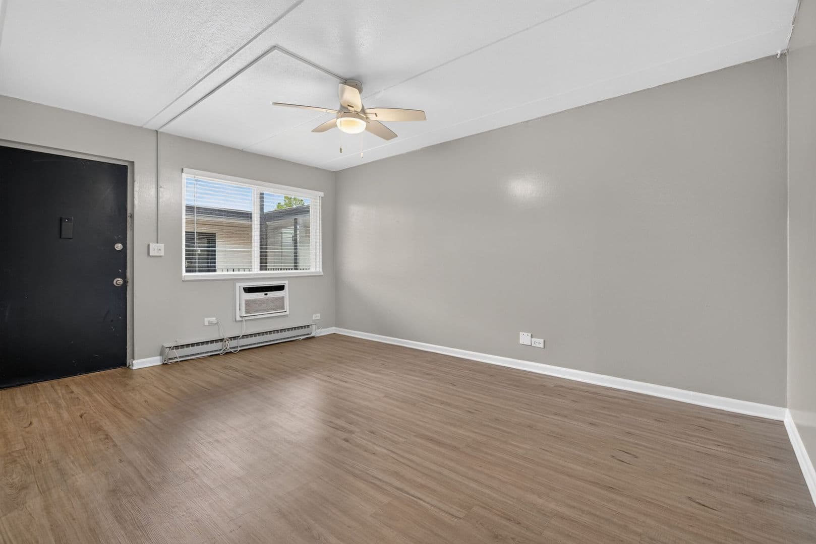 Elmhurst Apartment: 315-329 Kimbell Ave.