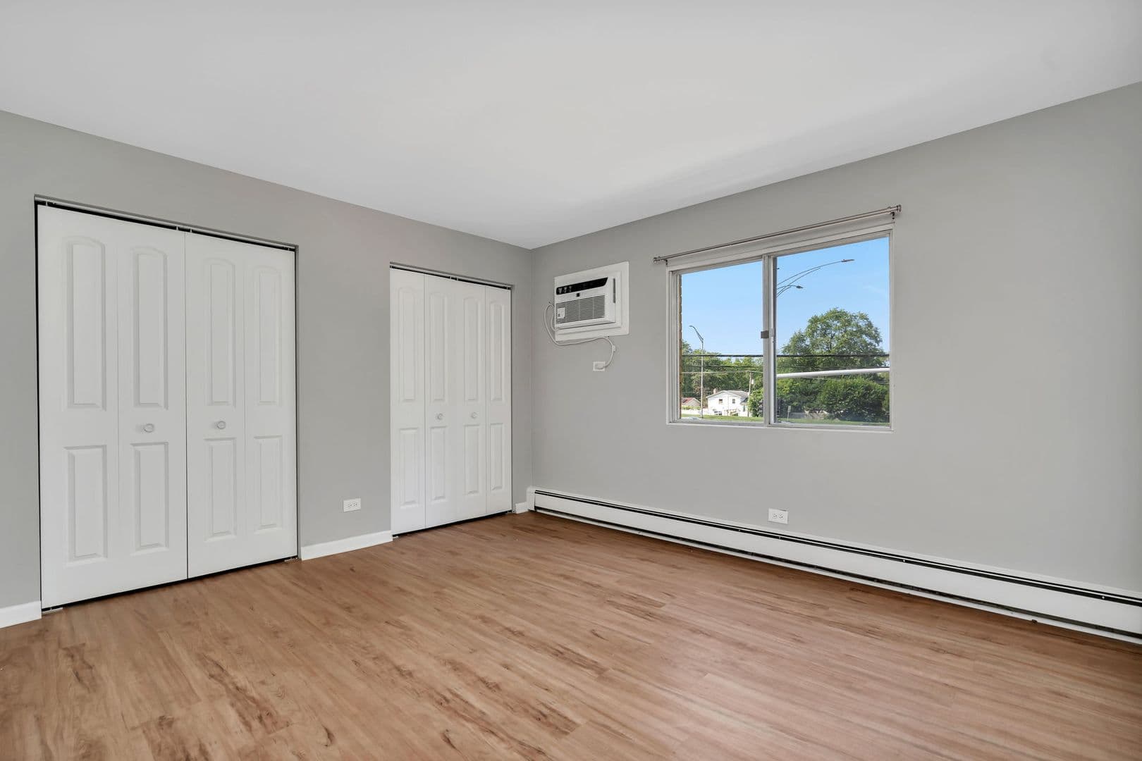 Darien Apartment: 909-913 Plainfield Rd.