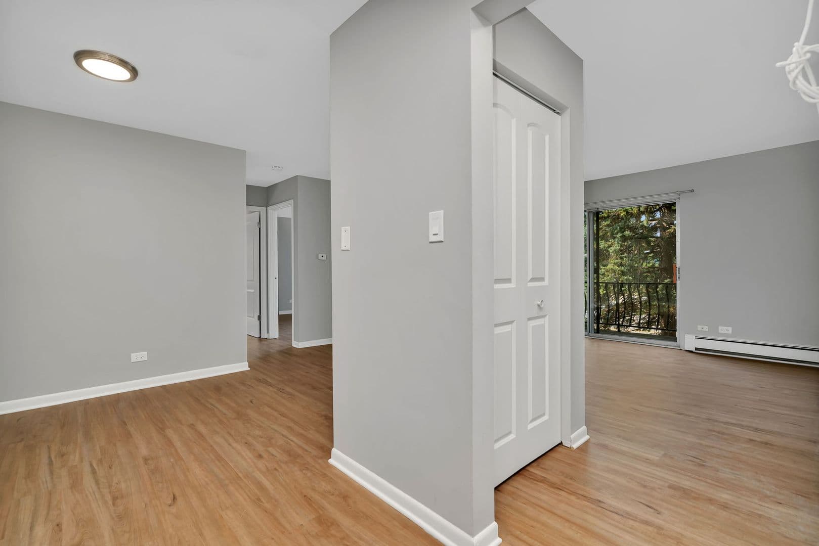 Darien Apartment: 909-913 Plainfield Rd.