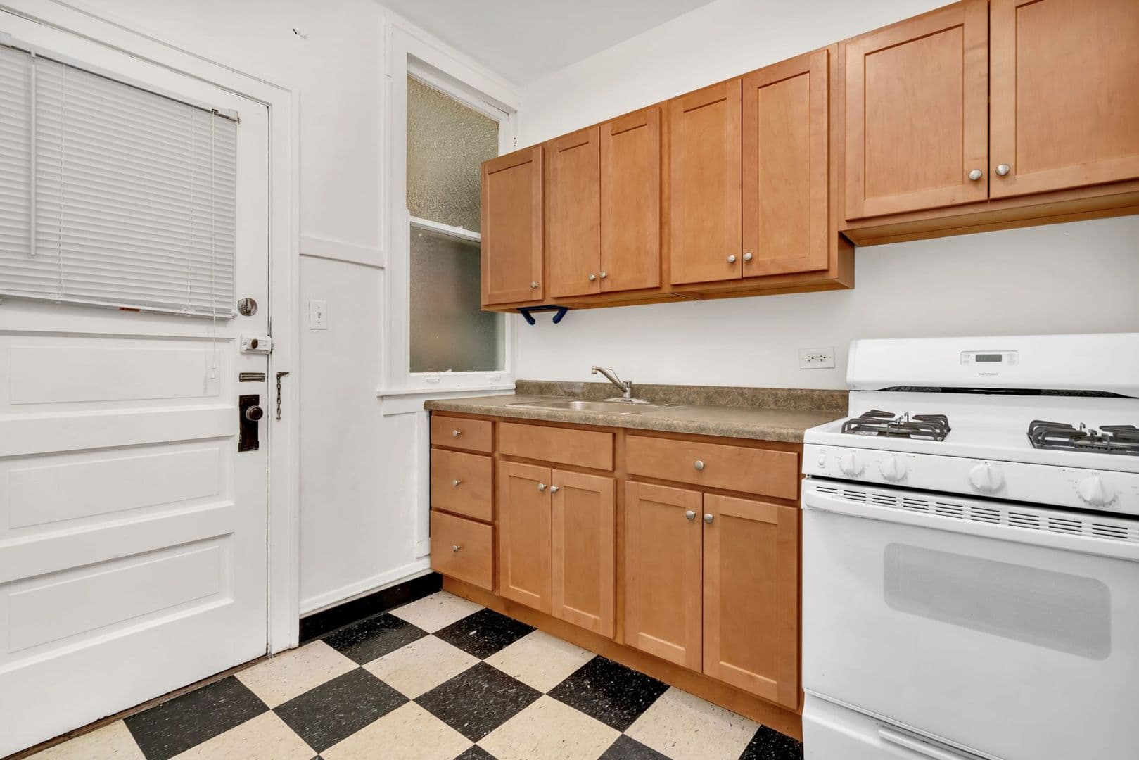 La Grange Apartment: 806-808 Arlington Ave