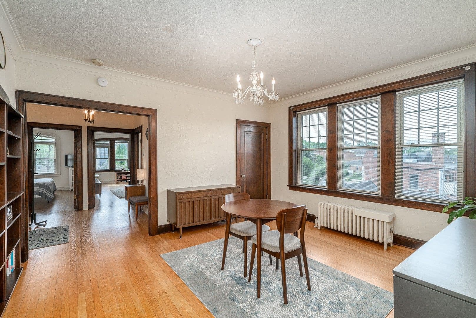 Glen Ellyn Apartment: 530-532 Hillside Ave