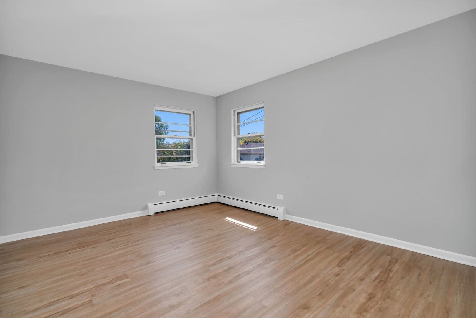 La Grange Apartment: 34-42 S. Waiola Ave.