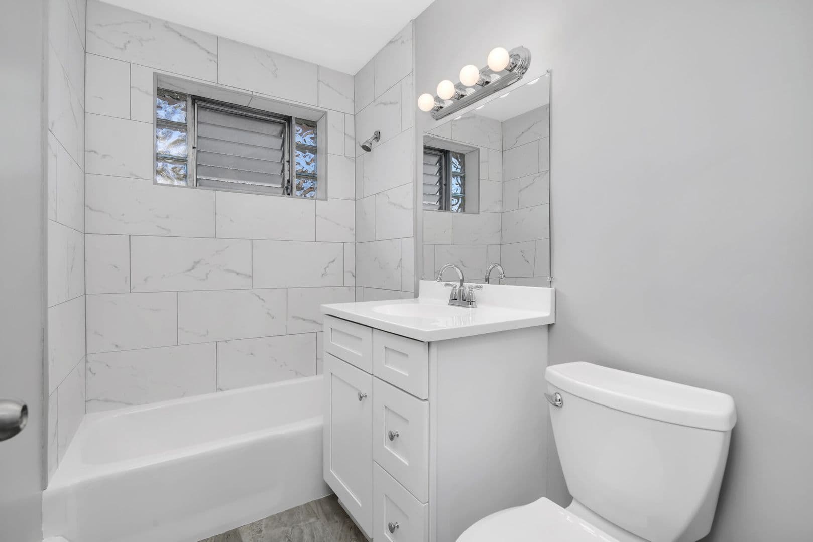 La Grange Apartment: 34-42 S. Waiola Ave.