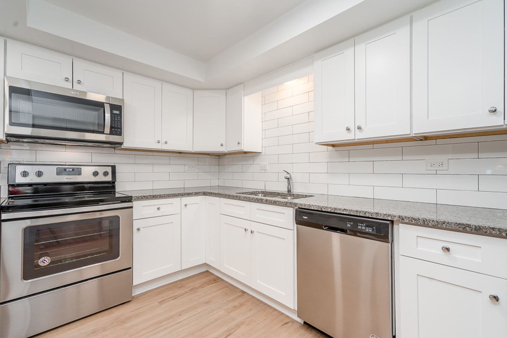 La Grange Apartment: 21 S Waiola Ave.