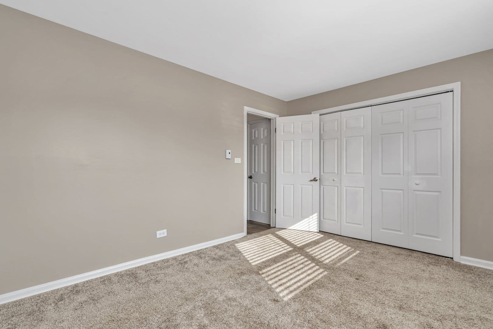 Glen Ellyn Apartment: 25 Briar St
