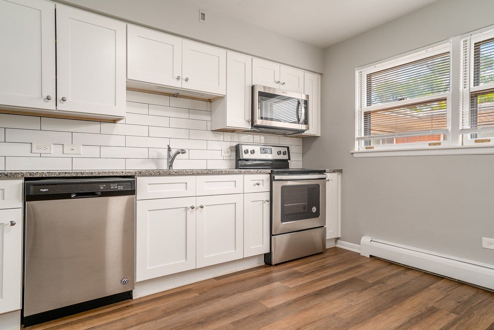 La Grange Apartment: 34-42 S. Waiola Ave.