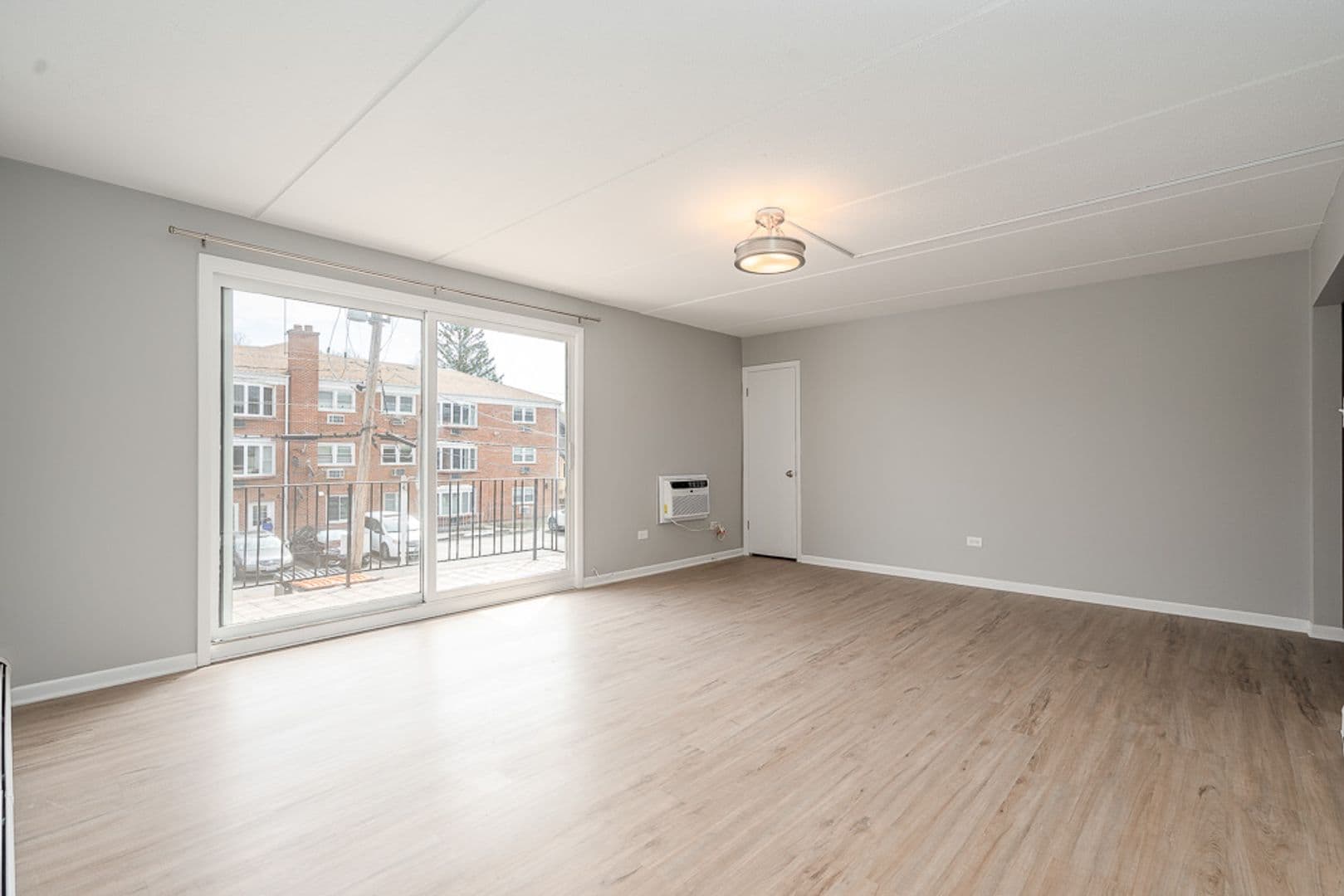 La Grange Apartment: 21 S Waiola Ave.