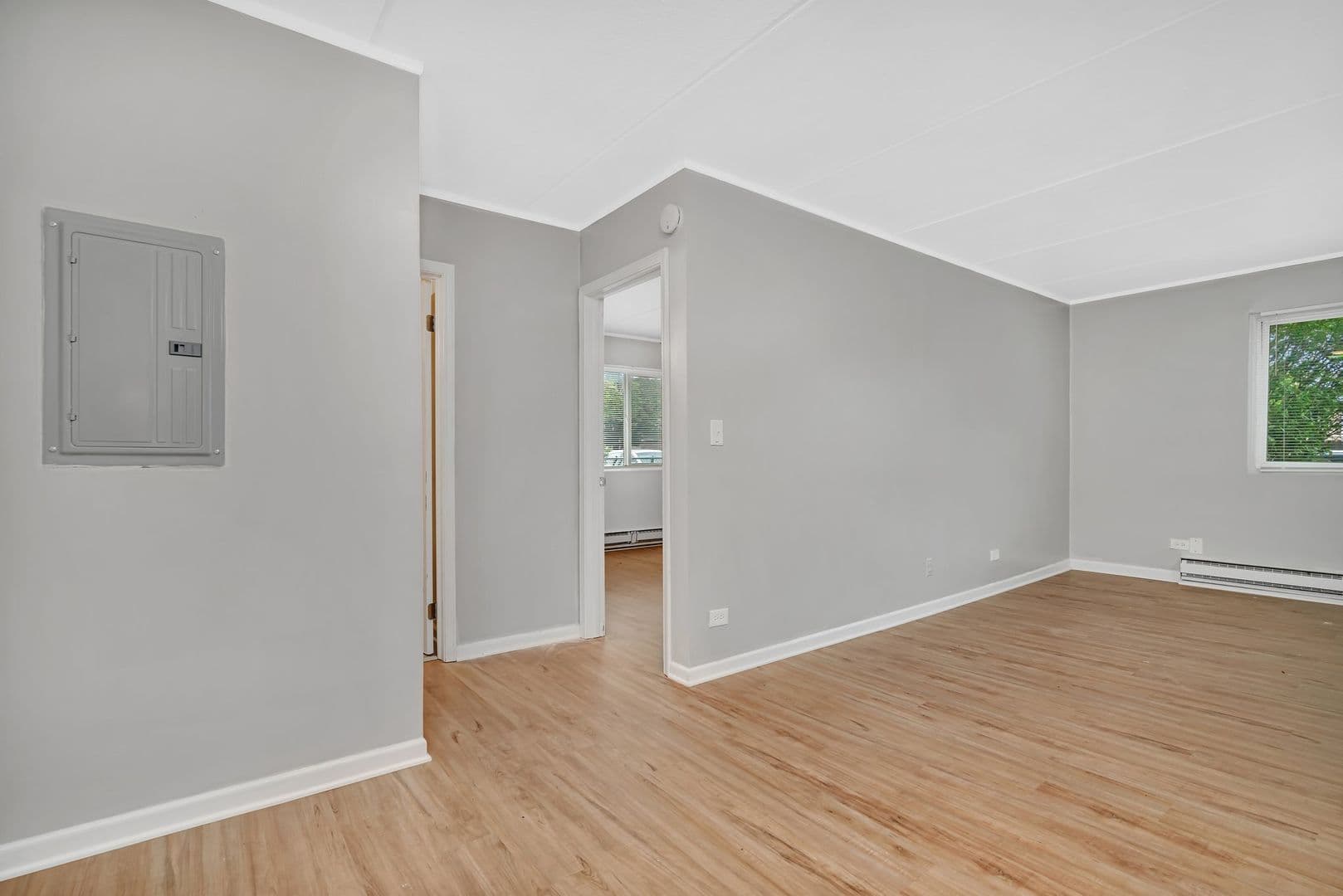 Elmhurst Apartment: 315-329 Kimbell Ave.