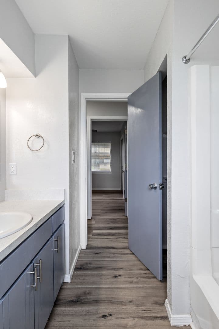Lawton Apartment: 4009 NW Ozmun Ave - 4009-C10