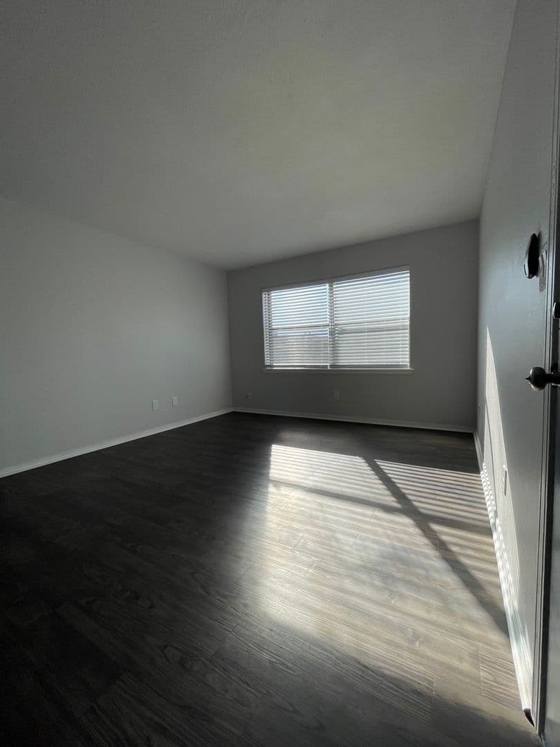 Lawton Apartment: 4005 NW Ozmun Ave - 4005-B9