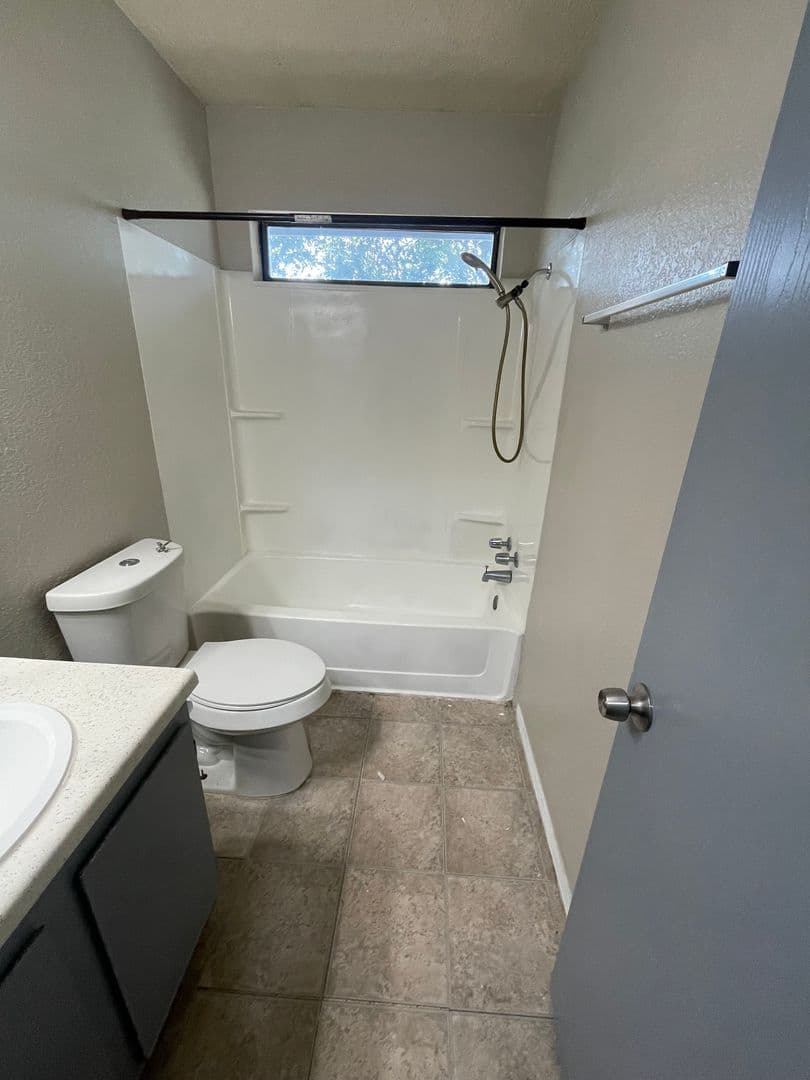Lawton Apartment: 2811 NW 46th St - 2811-B