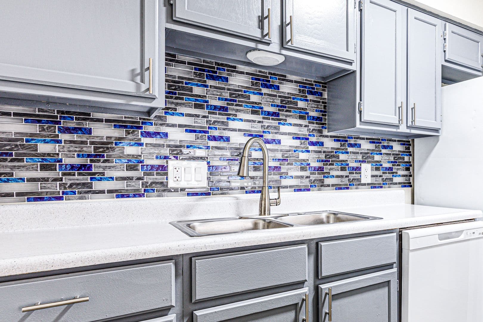 Lawton Apartment: 912 NE Tortoise Dr