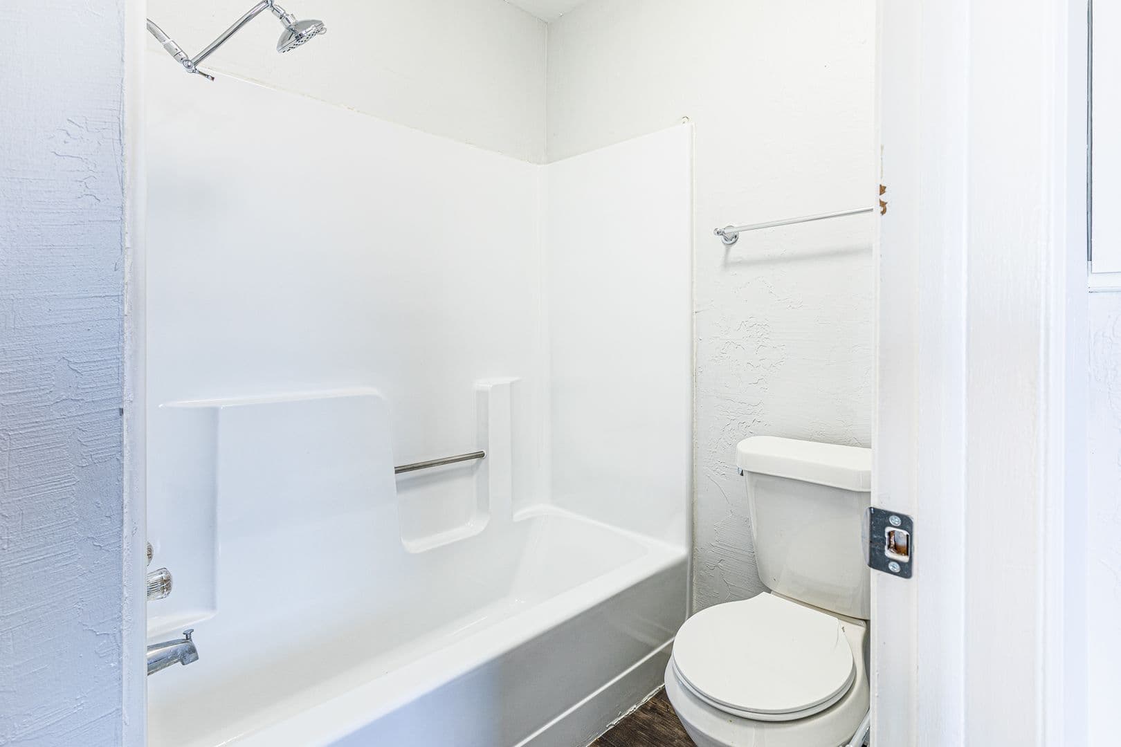 Lawton Apartment: 4038 NW Ozmun Ave - 4038-D