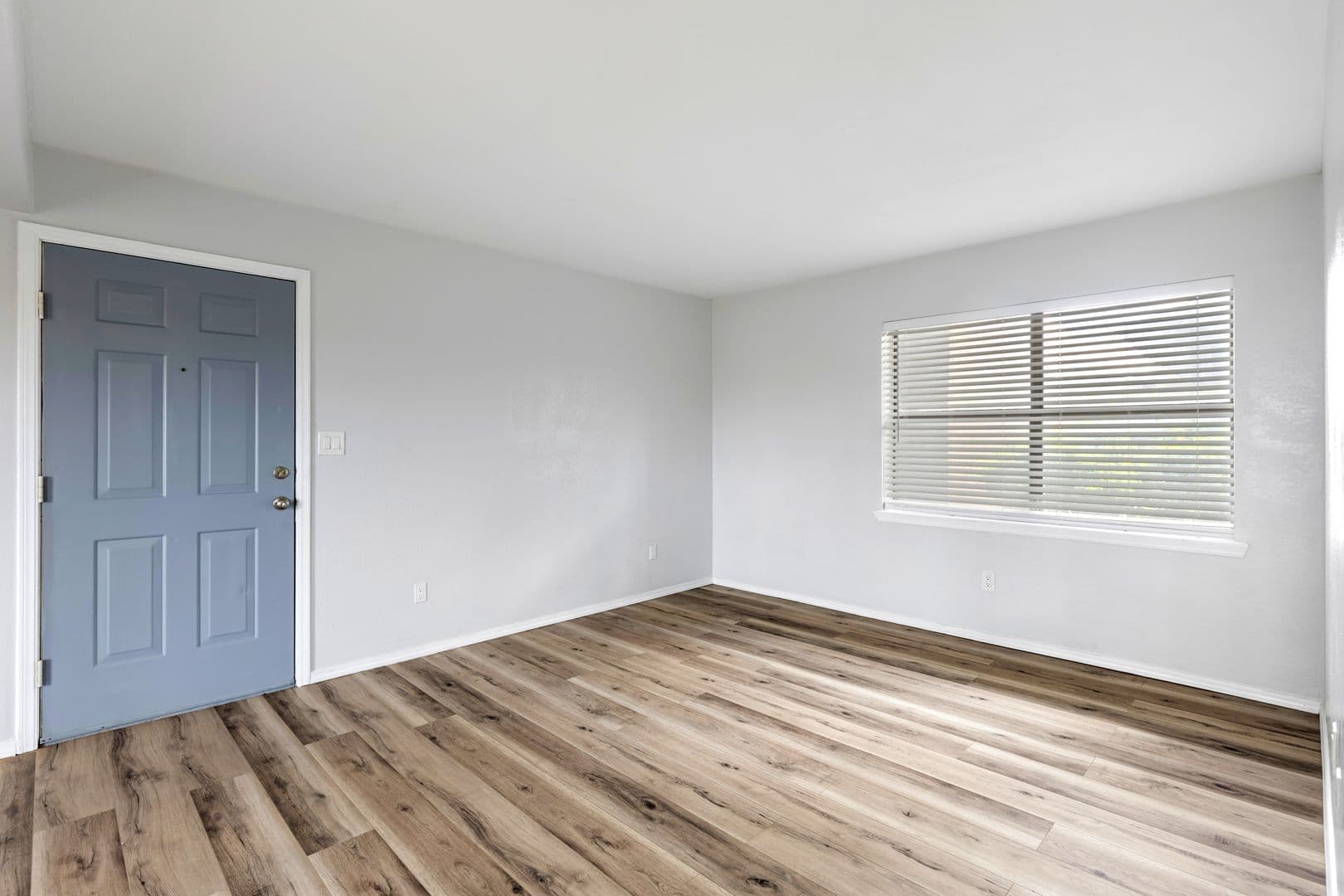 Lawton Apartment: 4009 NW Ozmun Ave - 4009-C10