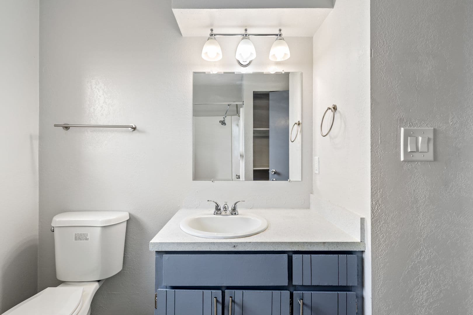 Lawton Apartment: 4009 NW Ozmun Ave - 4009-C10