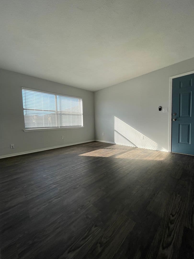 Lawton Apartment: 4005 NW Ozmun Ave - 4005-B9