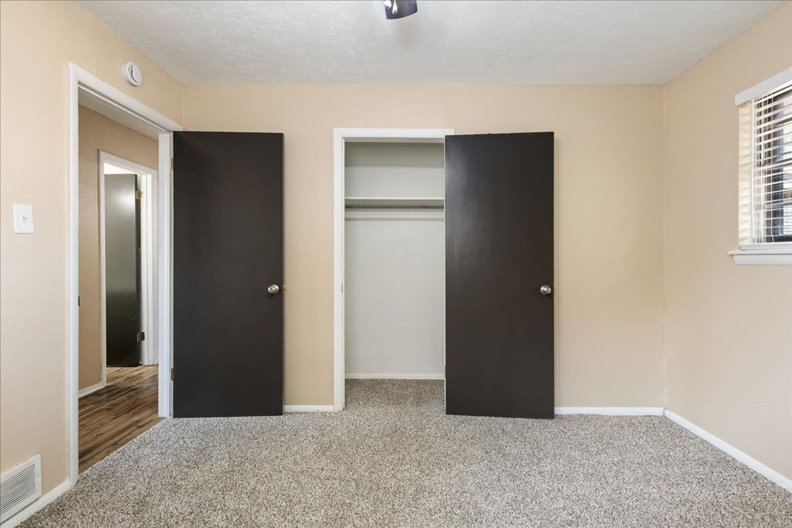 Lawton House: 118 NE Angus St