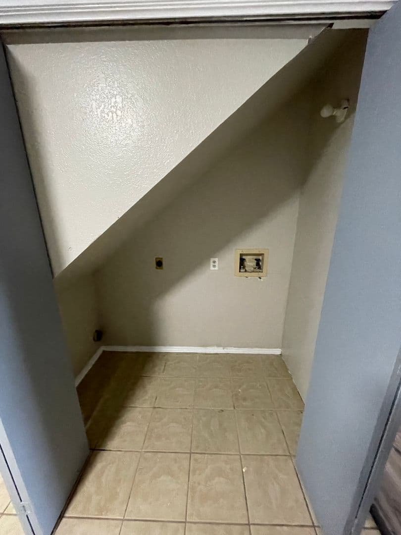 Lawton Apartment: 2811 NW 46th St - 2811-B