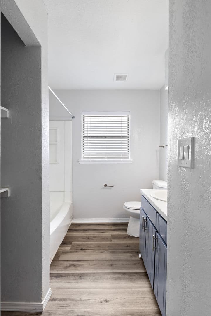 Lawton Apartment: 4009 NW Ozmun Ave - 4009-C10