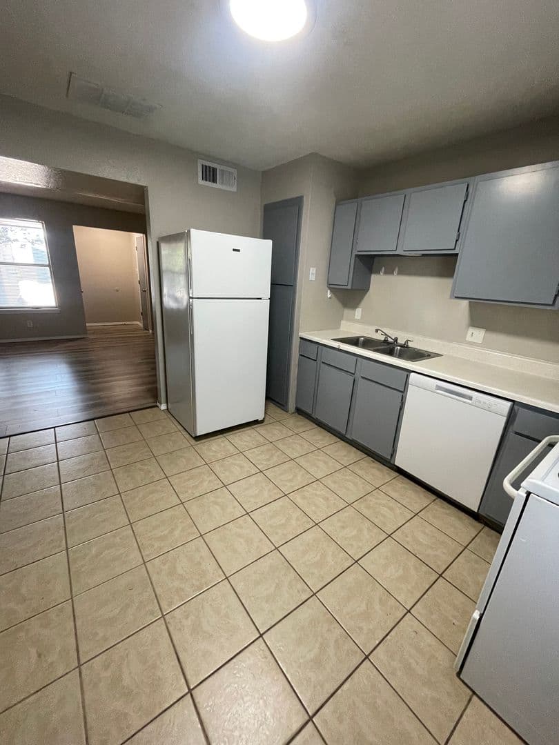 Lawton Apartment: 2811 NW 46th St - 2811-B