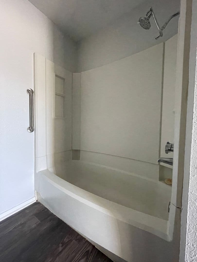 Lawton Apartment: 4005 NW Ozmun Ave - 4005-B9