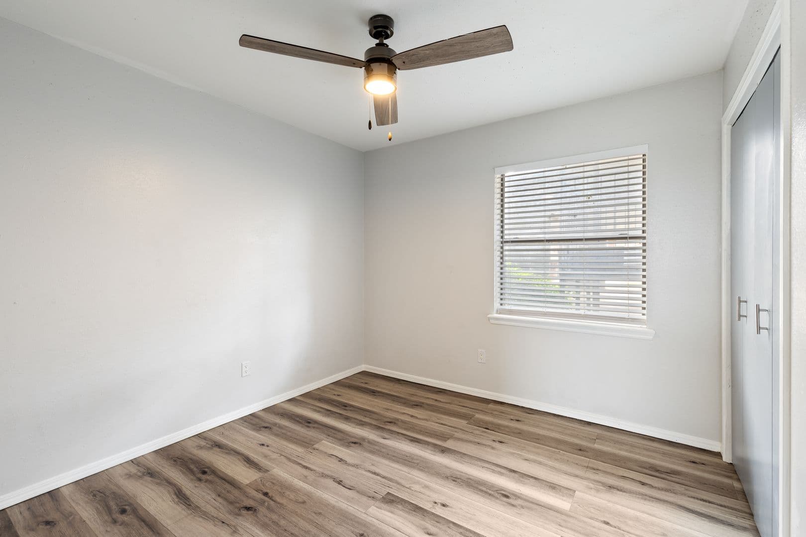Lawton Apartment: 4009 NW Ozmun Ave - 4009-C10