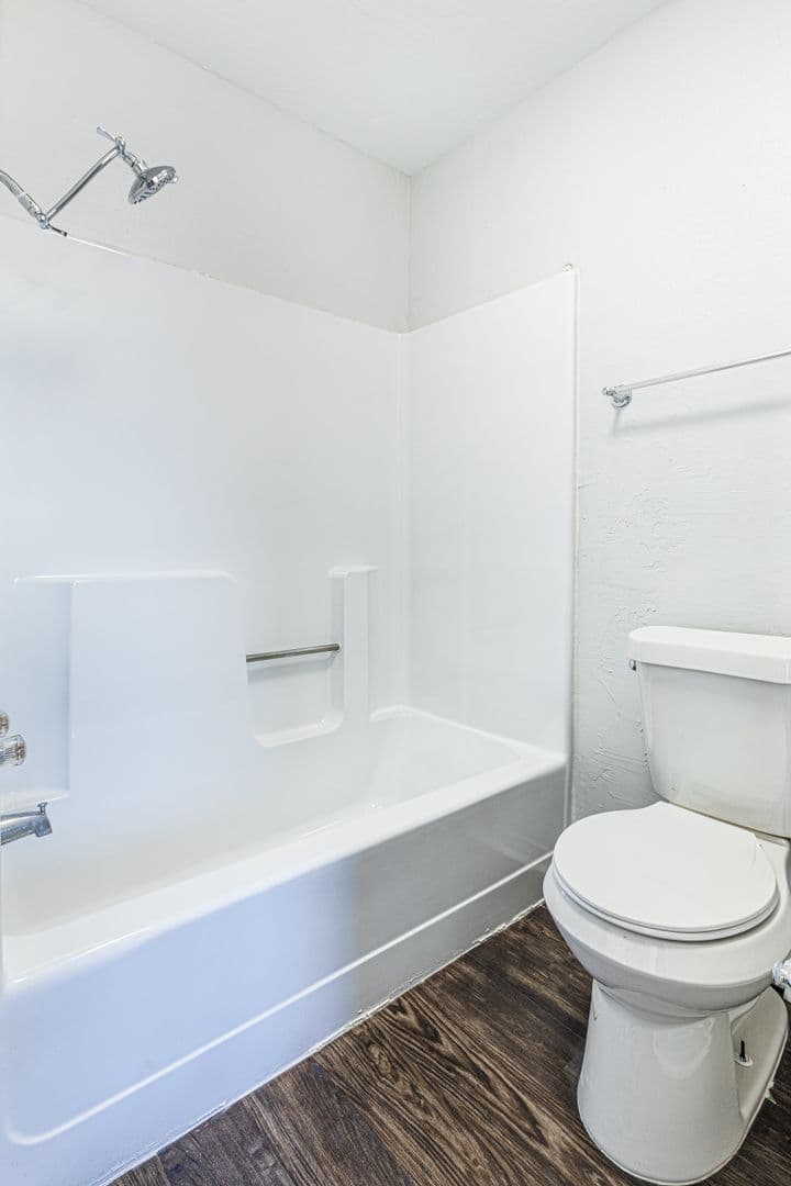 Lawton Apartment: 4038 NW Ozmun Ave - 4038-D