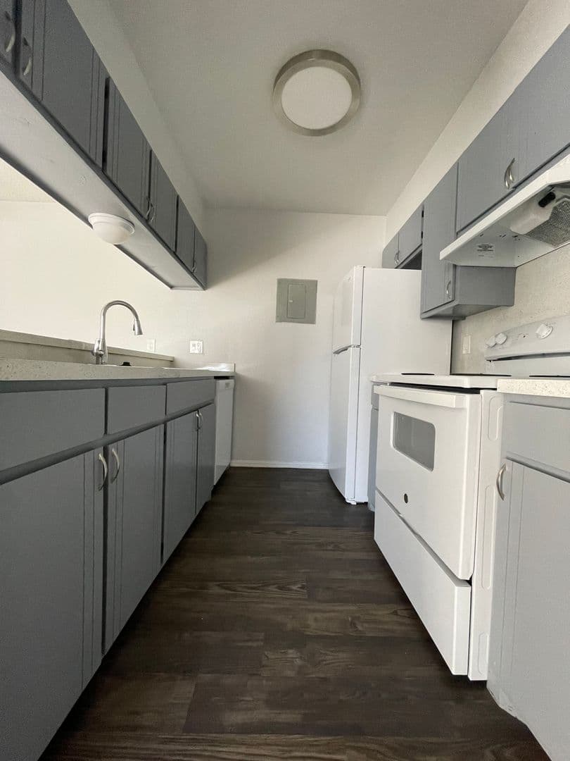 Lawton Apartment: 4005 NW Ozmun Ave - 4005-B9