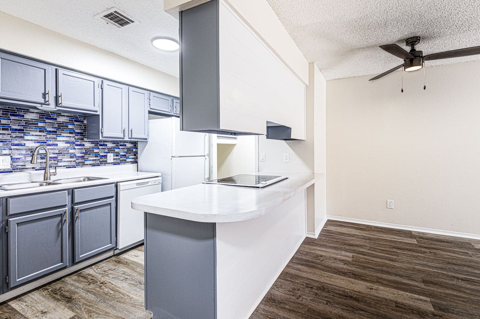 Lawton Apartment: 914 NE Tortoise Dr