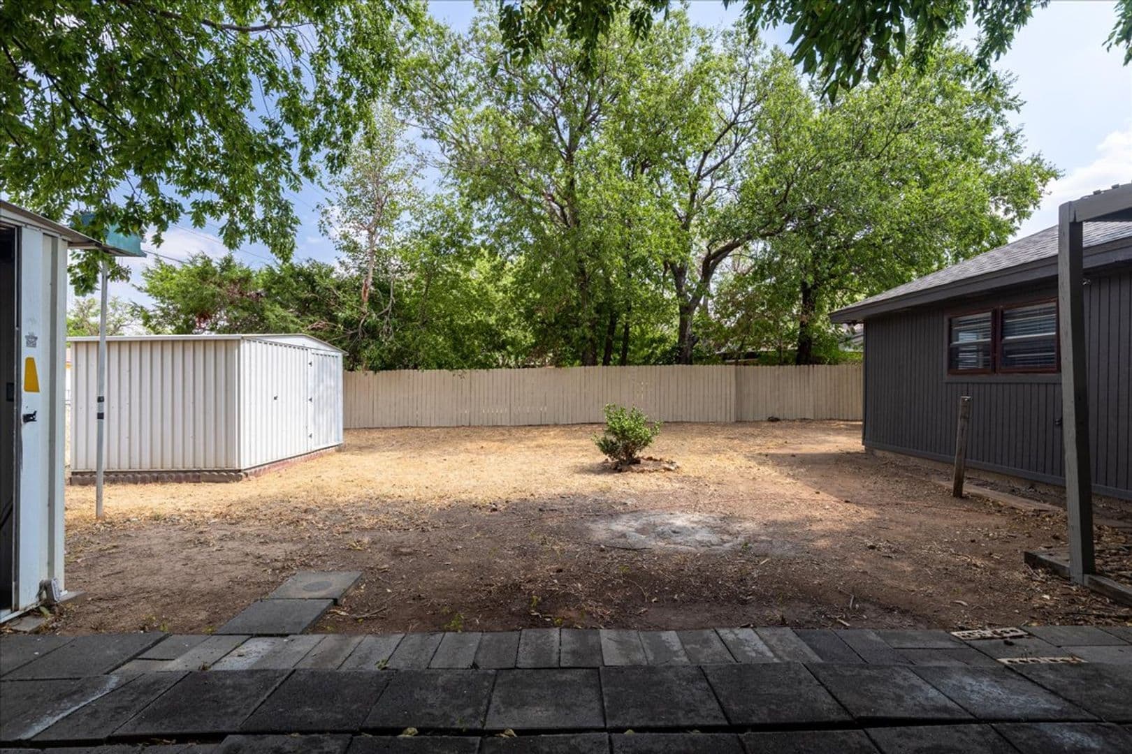 Lawton House: 118 NE Angus St